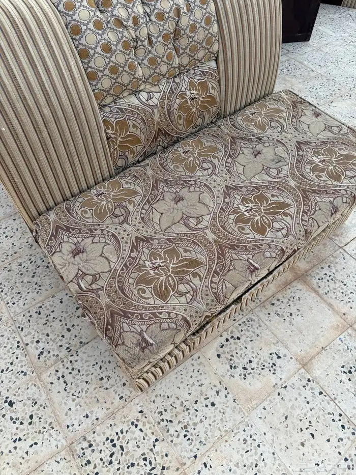 يوجد عندي كنب للبيع 4