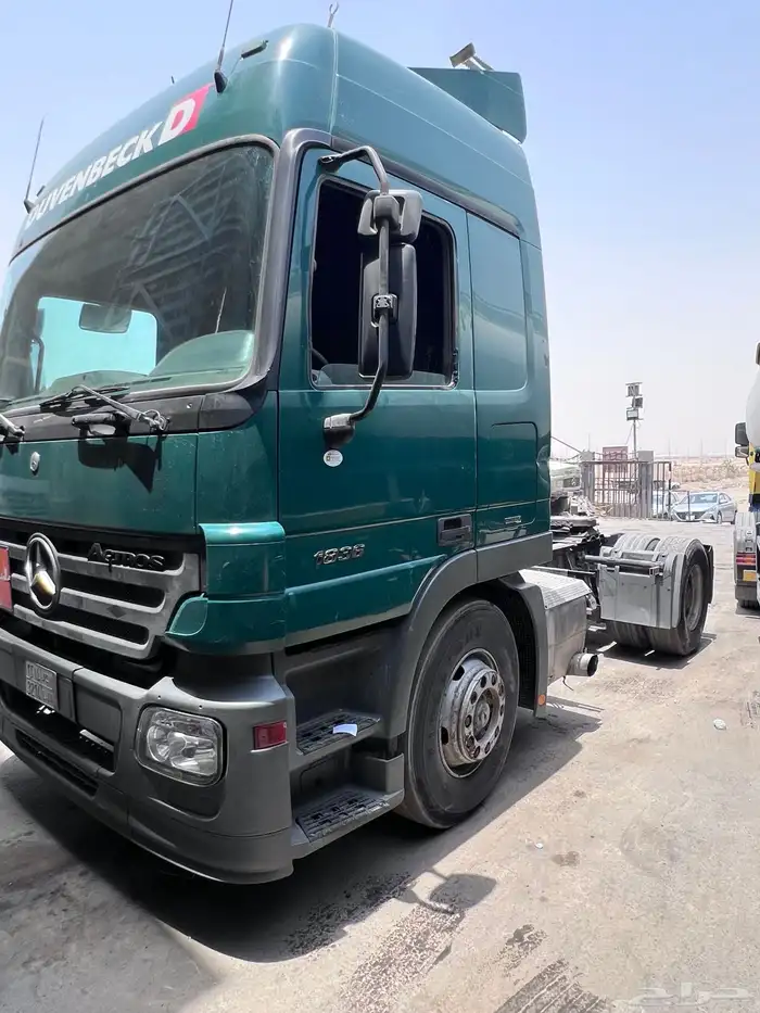 حراج معرض رائد للسيارات كل يوم جمعة 8