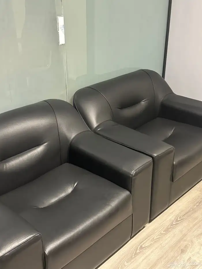 اثاث مكاتب و اضاءات و كراسي مسرح استعمال شبه جديد للبيع 17