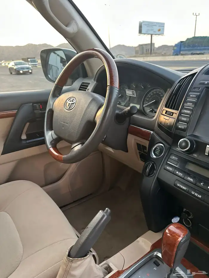 لاندكروزر 2014 ثمنية سرندل ماشي 232 شرط 19