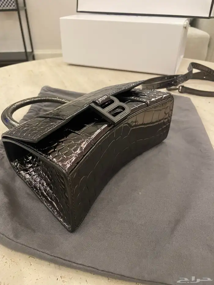 شنطة Balenciaga أصلية.. بالنسياغا 2