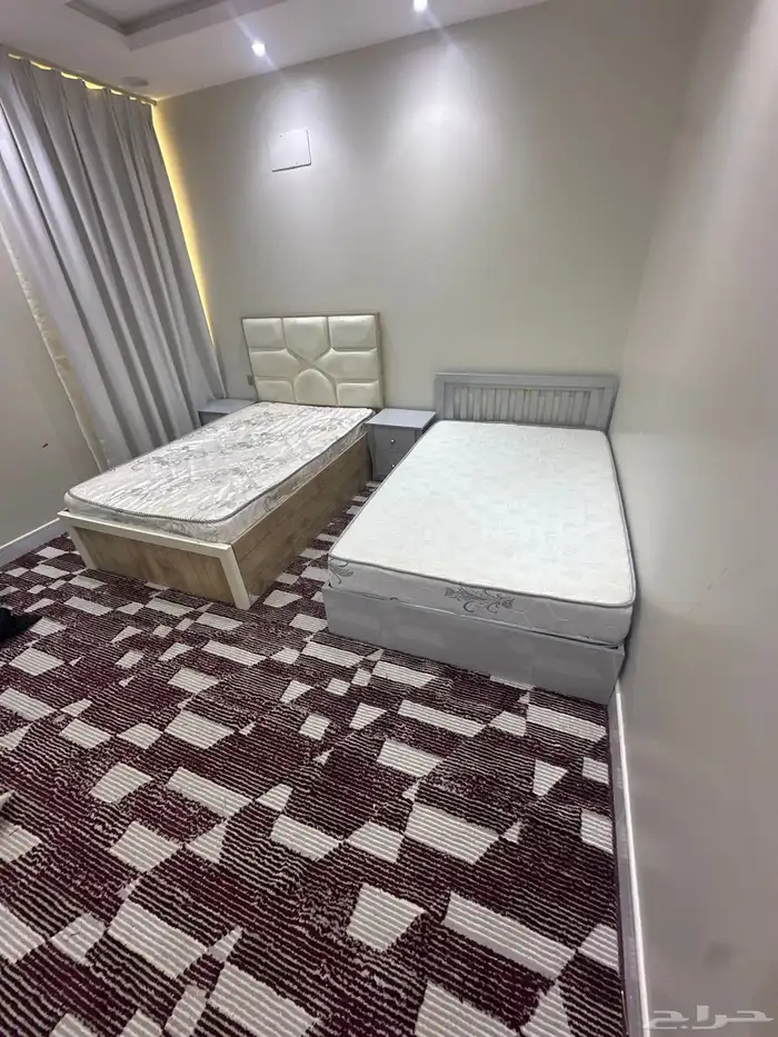 سررين نفر ونص مع مراتب مع 2كمودينه فرشه  دولاب 3