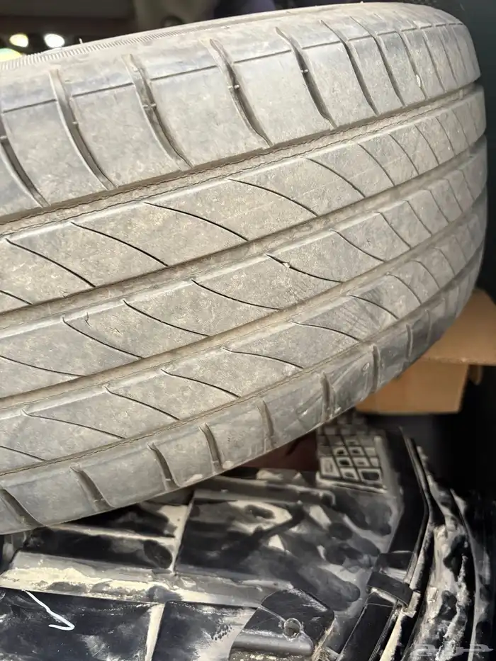 كفرات ميشلان مستعملة نظيفة مقاس 215 60 17 0