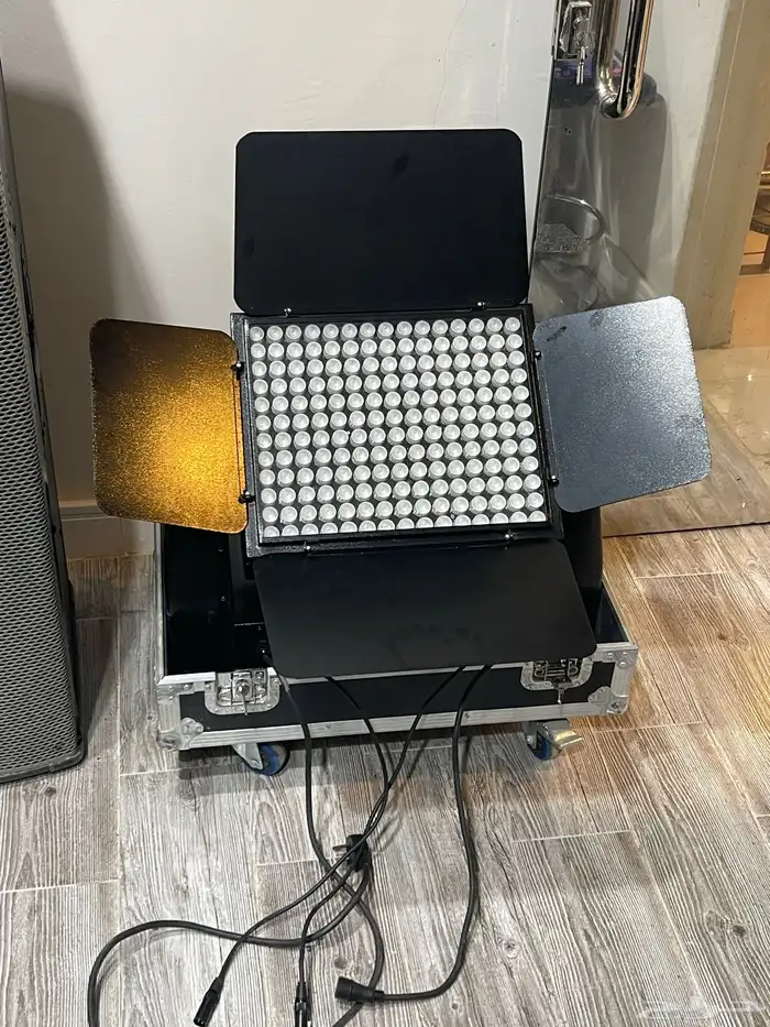 للبيع عدد 4 كشاف LED City Light ست ي كلر إضاءة قوية 0