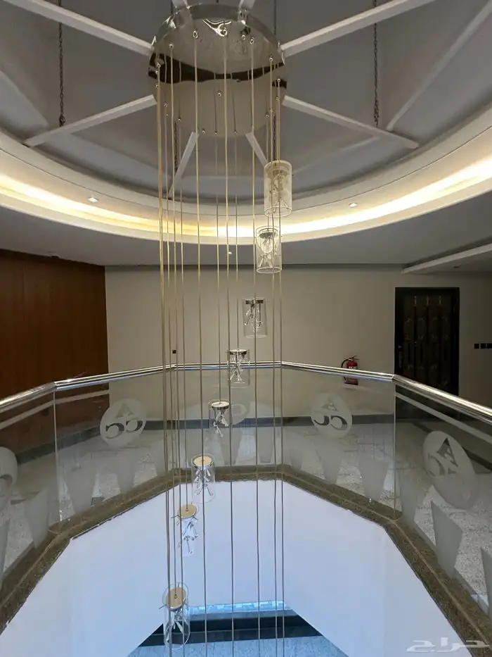 اثاث مكاتب و اضاءات و كراسي مسرح استعمال شبه جديد للبيع 31