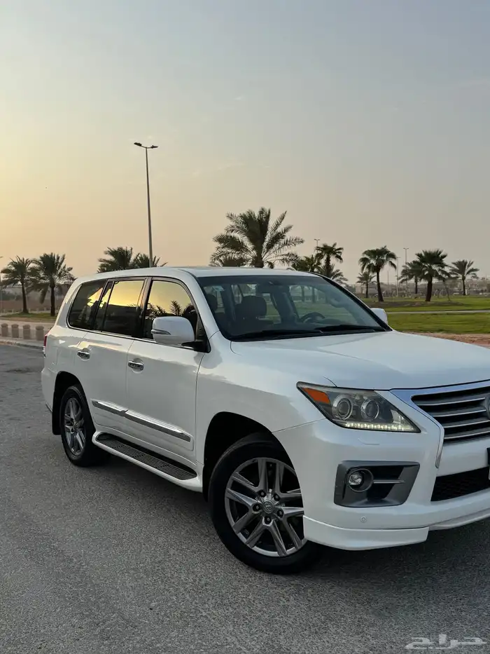 لكزس LX570 فل كامل سعودي 1