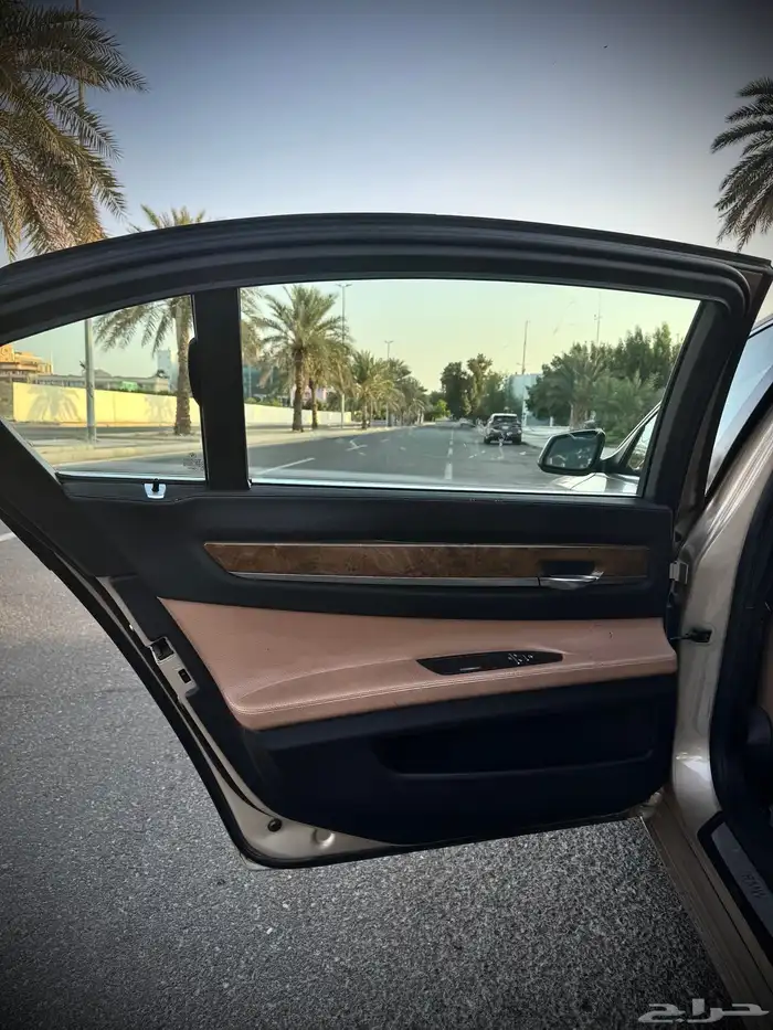 بي ام دبليو 730 2012 27