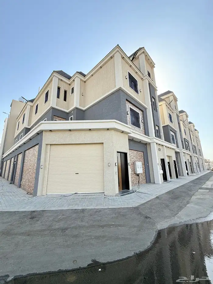 للبيع شقق علويه بسطح خاص حي الراقي تشطيب فندقي بسعر550الف 1