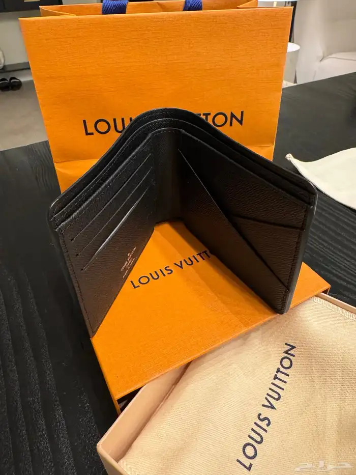 محفظة رجالية Louis Vuitton 2