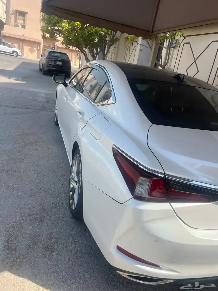 لكزس ES 350 فل كامل موديل 2019 9