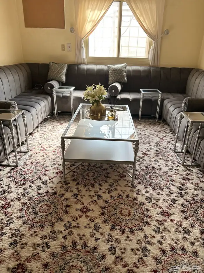 طاوله مع 4طاولات خدمه 0