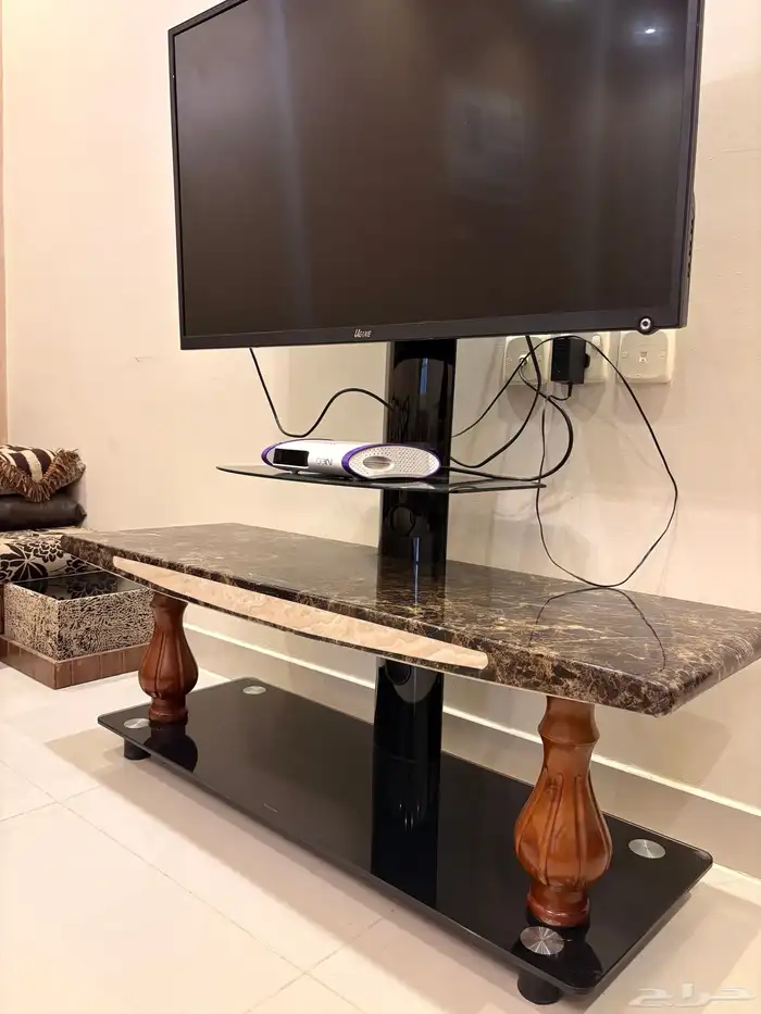 طاولة رخام مع تلفزيون 0
