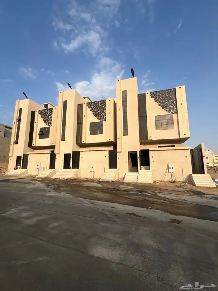 للبيع شقق وارواف بملحق فاخرة بحي النسيم قرب القاعدة الجوية 1
