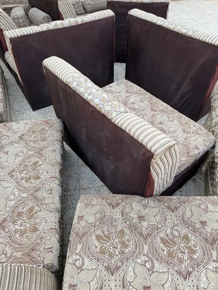 يوجد عندي كنب للبيع 0