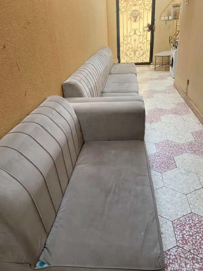 كنب 8 انفار طيب ونظيف البيع سمح مره بسبب اخلاء المنزل 0