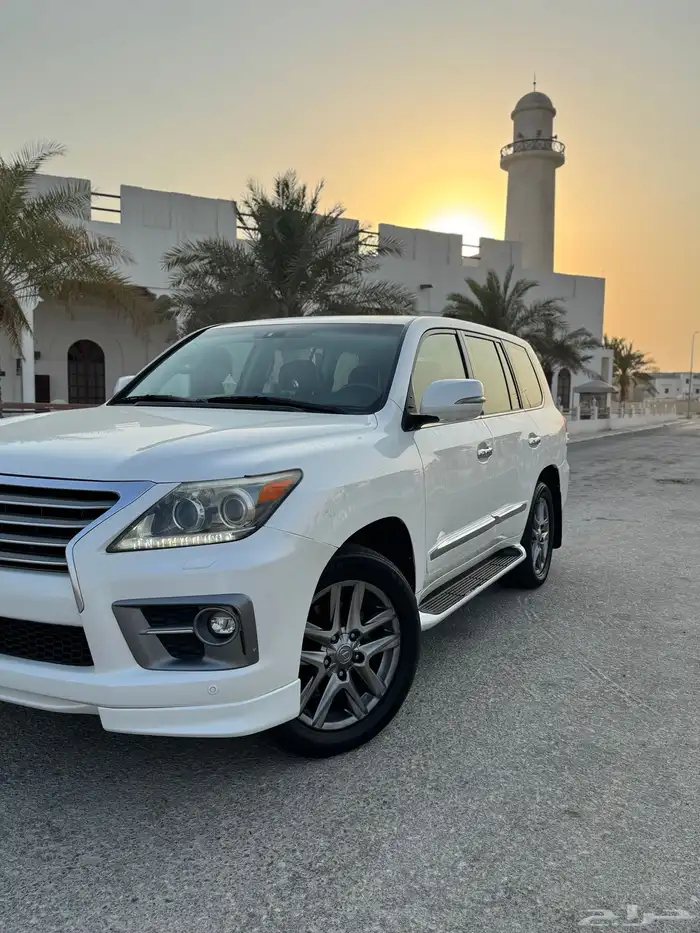 لكزس LX570 فل كامل سعودي 10