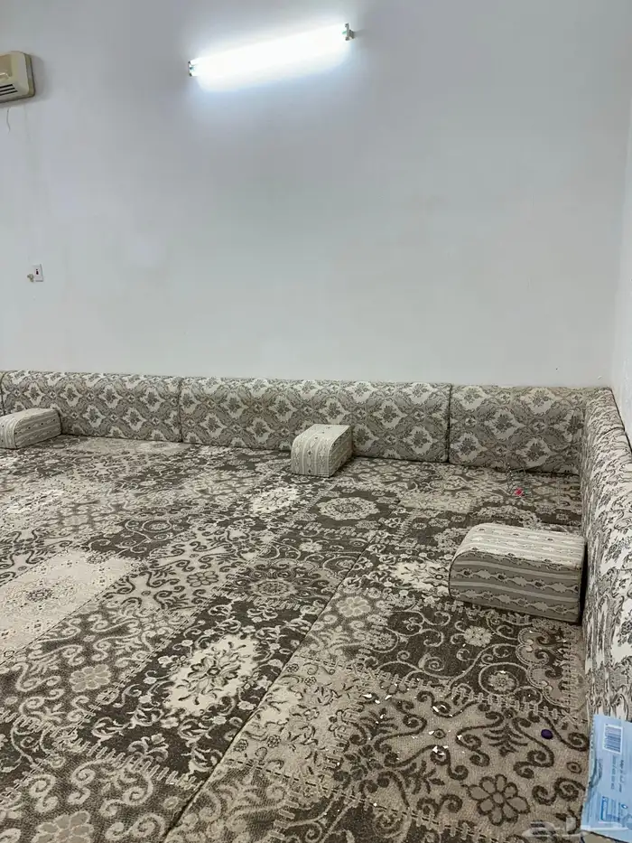 فرشه ومساند وطاوله 9 5 2
