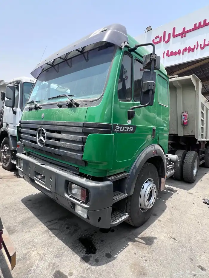 حراج معرض رائد للسيارات كل يوم جمعة 4
