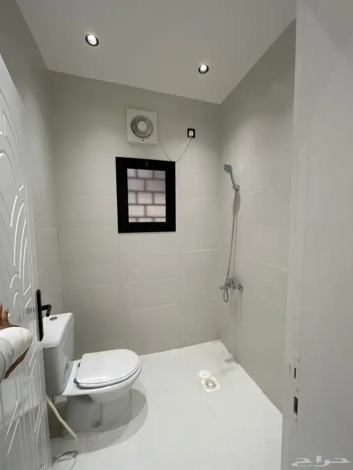 شقة جديده 5غرف3دورات مياه غرفةغسيل صاله 24