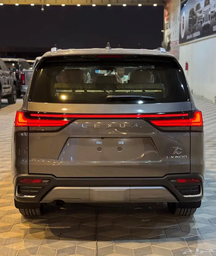 لكزس LX600 BBلون رمادي وارد الساير جديد 4