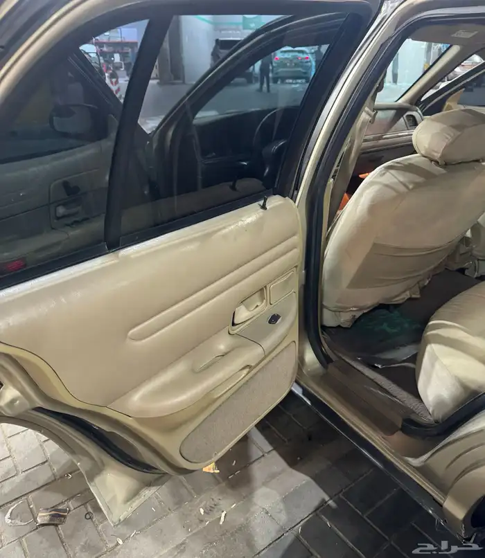 فورد فكتوريا موديل 2000 مرشوش كامل 33