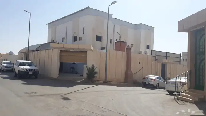 للبيع فيلا ببريدة حي البساتين على 4 شوارع 4