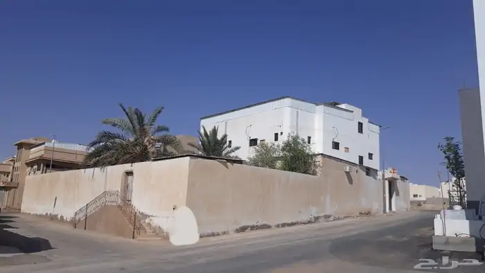 للبيع فيلا ببريدة حي البساتين على 4 شوارع 1
