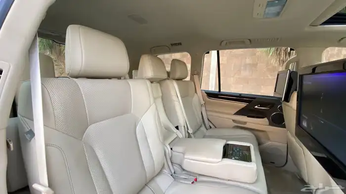 لكزس LX570 عداد قليل 2017 بحالة الوكالة 15