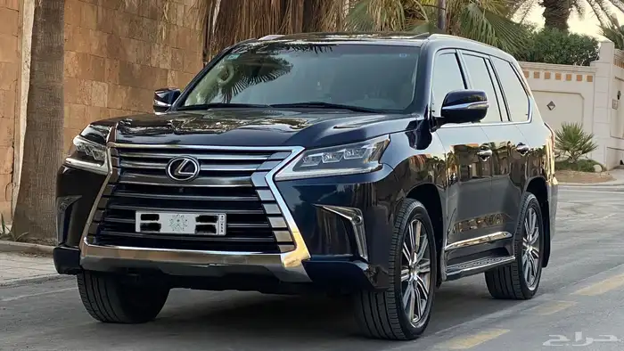 لكزس LX570 عداد قليل 2017 بحالة الوكالة 3