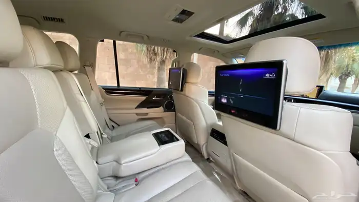 لكزس LX570 عداد قليل 2017 بحالة الوكالة 16