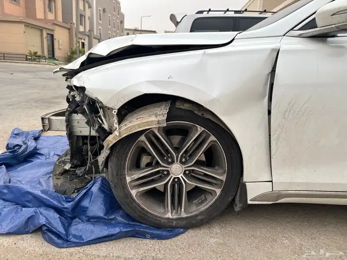 ازيرا 2019 مصدوم للبيع على حالته الراهنه 5