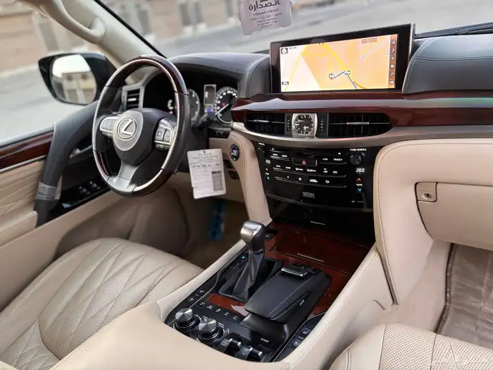 لكزس LX570s اسبورت موديل2020 24