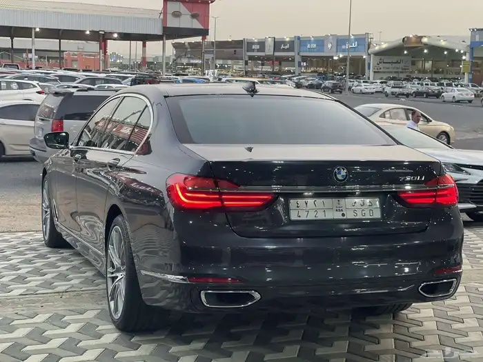 بي ام دبليو 730il 2019 فل كامل شاشات خلفية 5