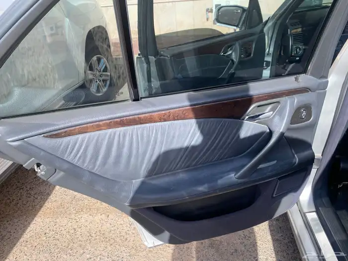 مرسيدس e430 v8 2001 11