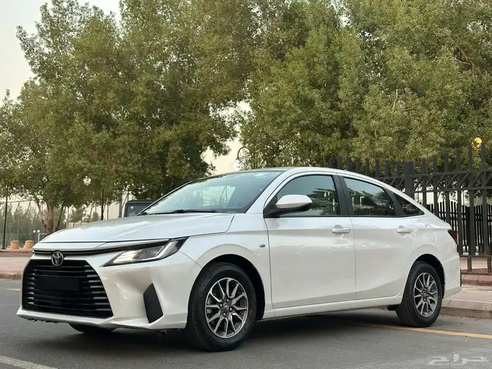 تويوتا يارس موديل 2023 سعودي نص فل 9
