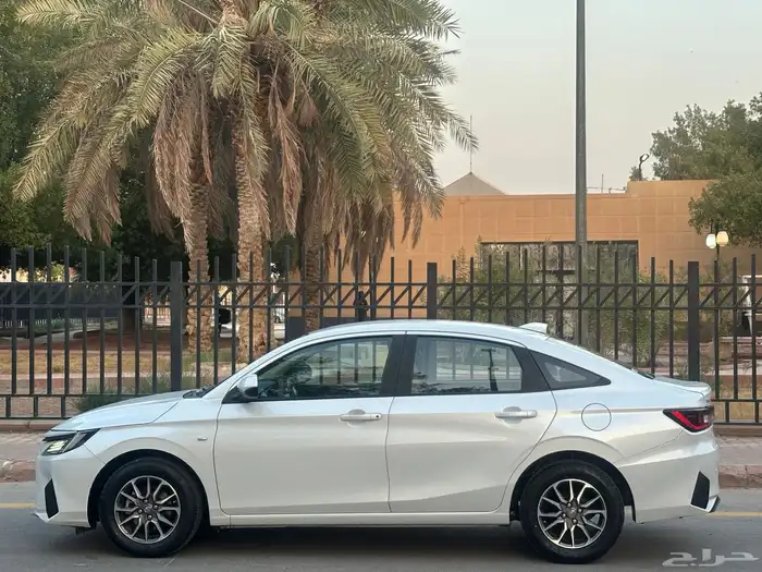 تويوتا يارس موديل 2023 سعودي نص فل 2