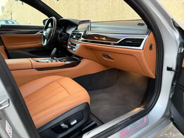 بي ام دبليو 730 Li 2020 38