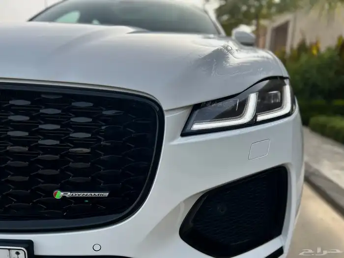 جاكوار F-Pace ار داينمك 2023 على الضمان والصيانه 6
