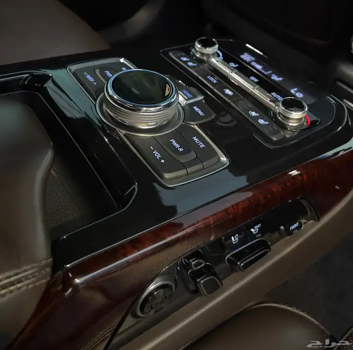 جينسس G90 2018 رويال V8 42