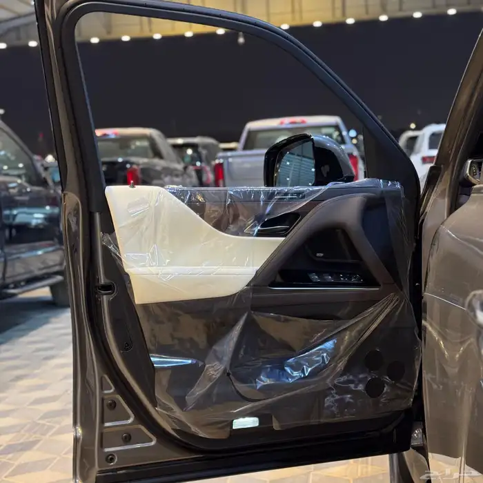 لكزس LX600 BBلون رمادي وارد الساير جديد 10