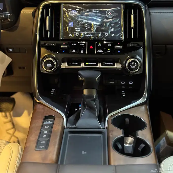 لكزس LX600 BBلون رمادي وارد الساير جديد 17