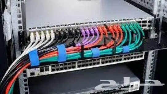 مهندس شبكات سعودي تمديد كيابل كات6تركيب مقويات 11