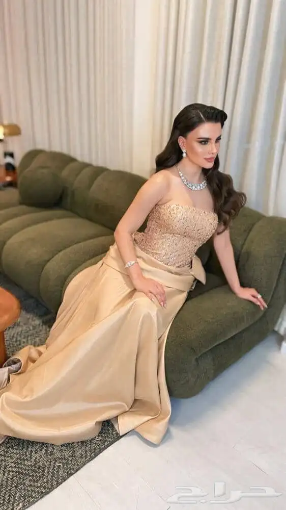 فستان من مصممة للبيع 2