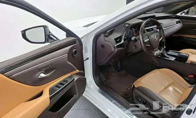 لكزس - es300 - 2020 5