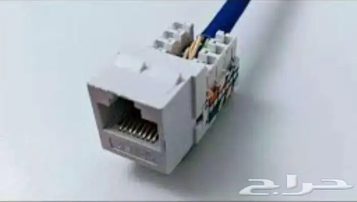 مهندس شبكات سعودي تمديد كيابل كات6تركيب مقويات 10
