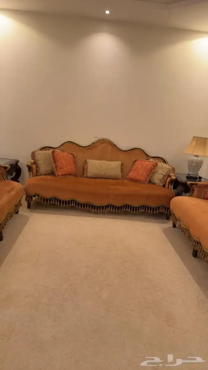 كنب كلاسيك شبه جديد للبيع 1