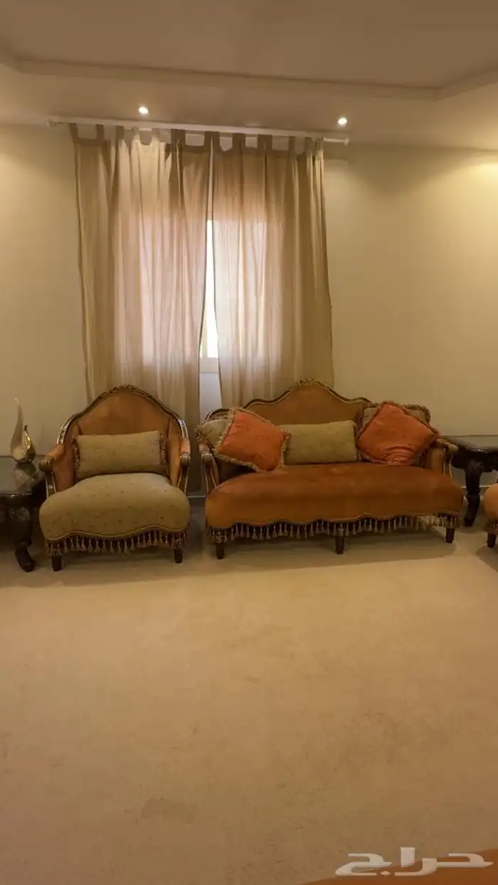 كنب كلاسيك شبه جديد للبيع 2