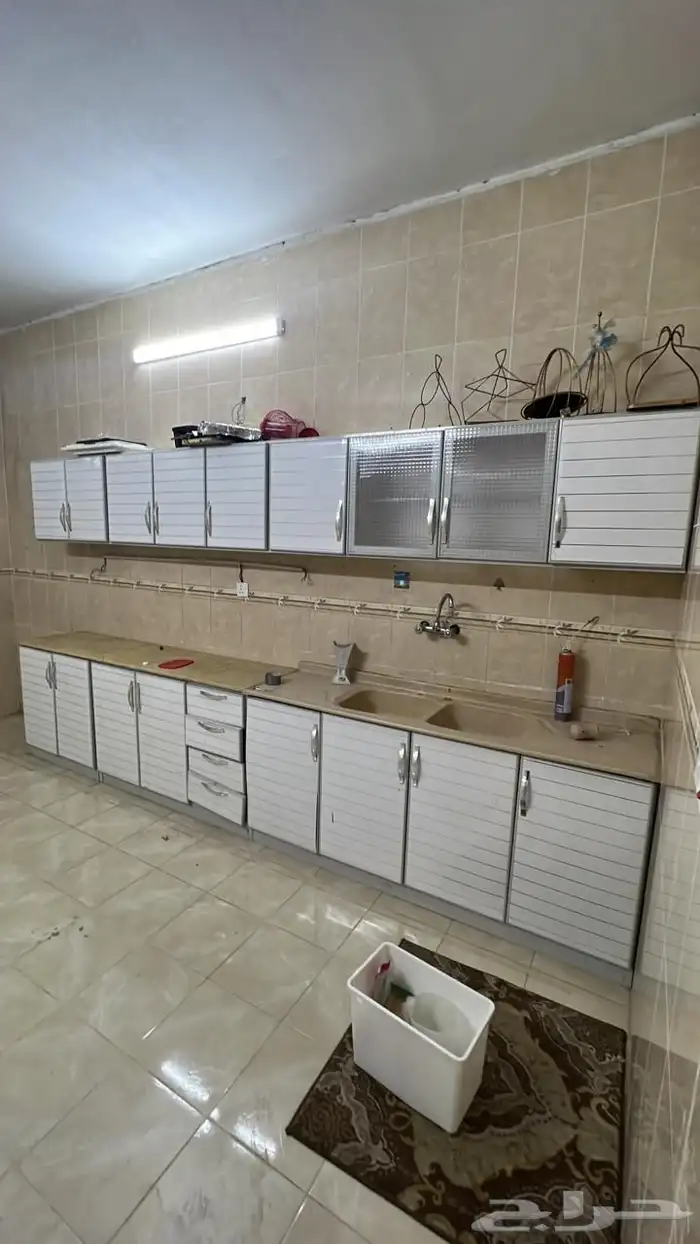 للبيع اثاث كنبات طقمين ومطبخ وكراسي ونجف 2