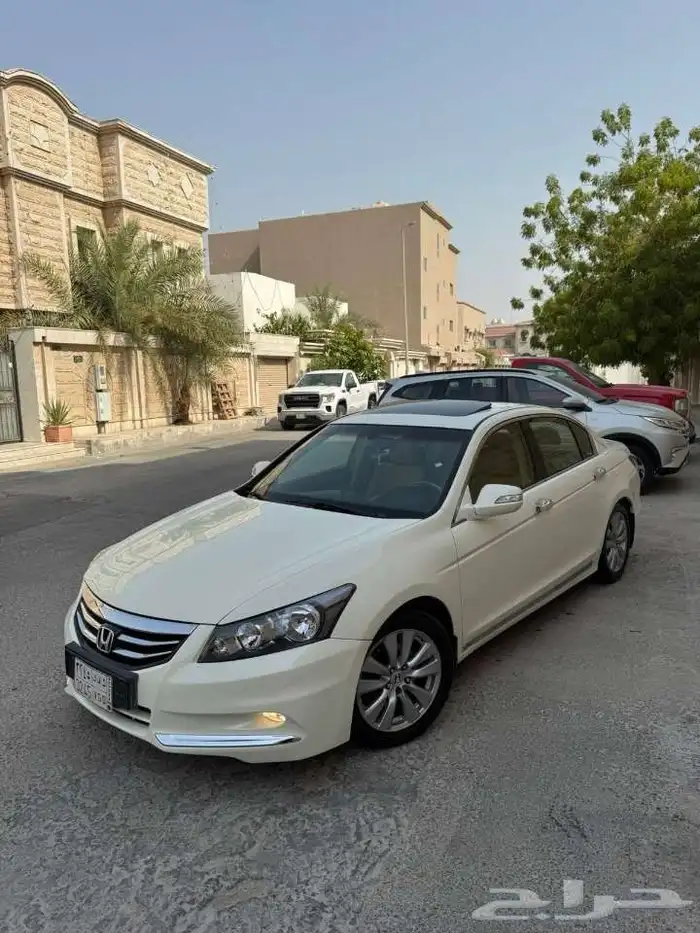 للبيع هوندا اكورد 2011 V6 ممشى 293 6