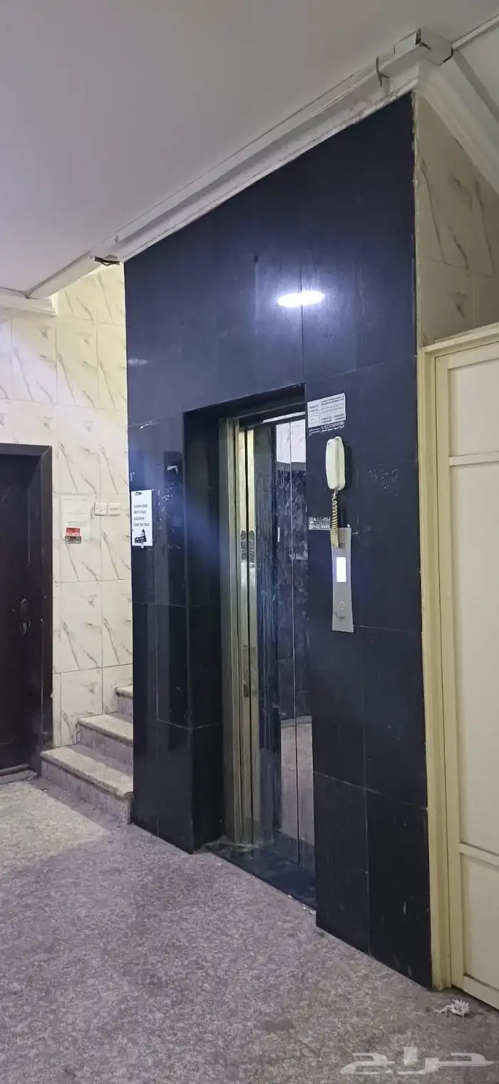 للبيع عمارة تجارية زاوية في الثقبة منطقة حيوية 7